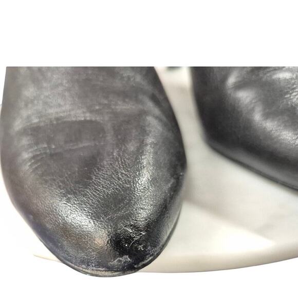 VTG Tahari Prinston  Black Leather Bootie Ankle Boot Stud Design Inside Zip 9.5 - Picture 8 of 9